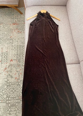 Uzun Kahverengi Yüksek Yakalı Kolsuz Elbise - Görsel 4