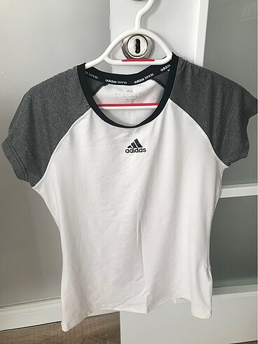 Adidas tshirt