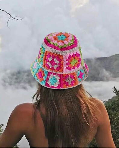 Renkli şapka