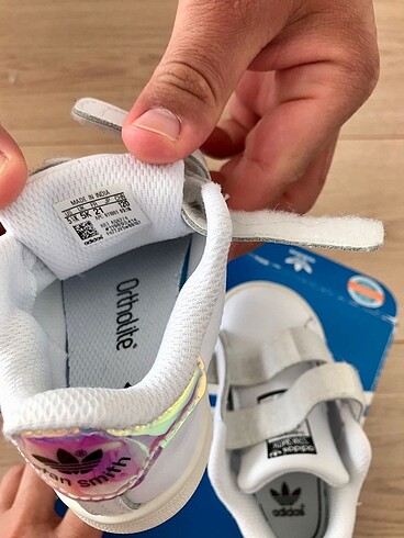21 Beden beyaz Renk Adidas çocuk ayakkabısı