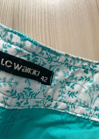 Turkuaz Renkli Bol Kesim Kemerli Şort - Görsel 2