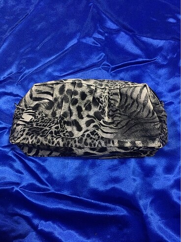 Leopar desenli makyaj çantası
