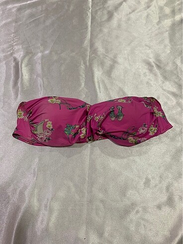 Askısız bikini üstü