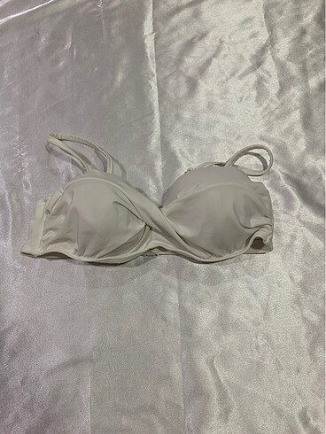 Beyaz bikini üstü