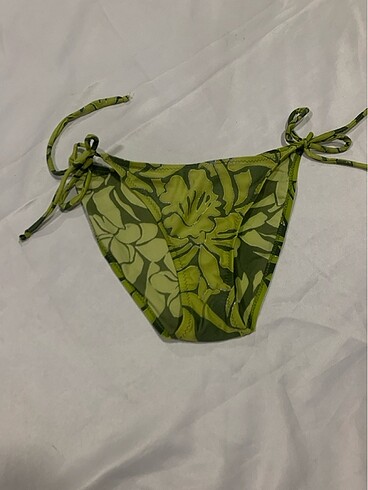 Yeşil bikini altı