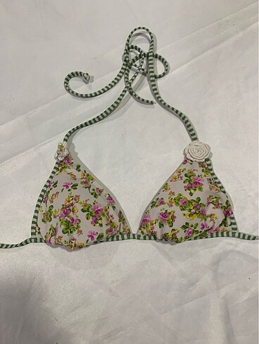 Çiçekli bikini üstü