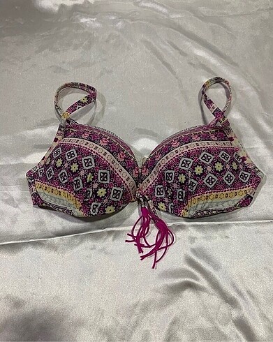 Penti bikini üstü