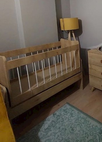 Beden camel Renk Anne yanı özellikli Meşe bebek Beşiği