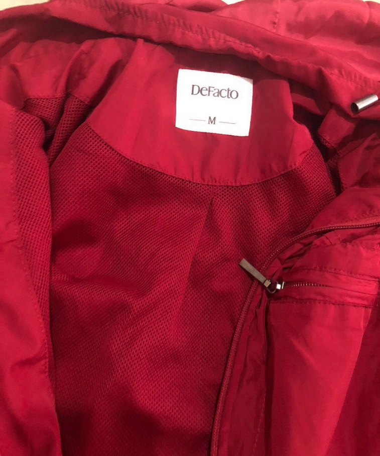 Defacto kırmızı yağmurluk - Görsel 2