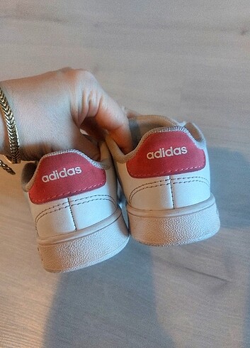24 Beden beyaz Renk Orjinal adidas çocuk ayakkabı 