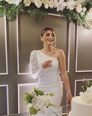 Beyaz elbise