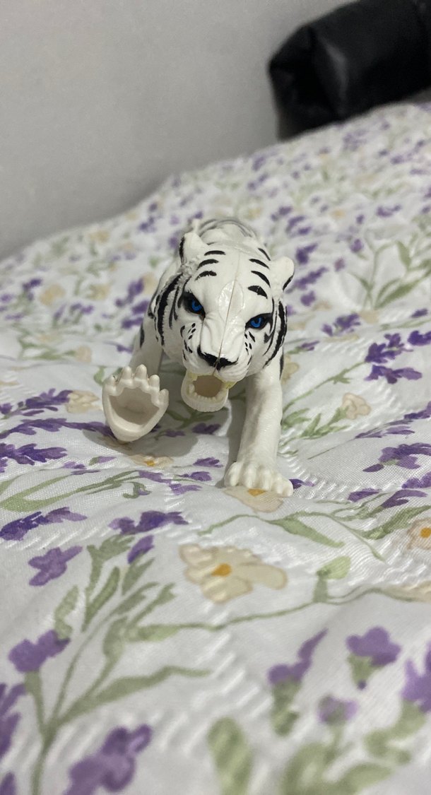 Beyaz Kaplan Figürin - Görsel 2