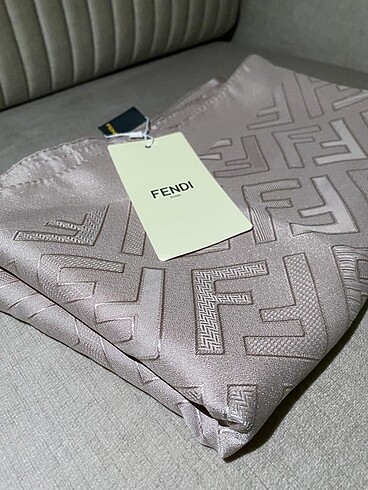 Fendi şal