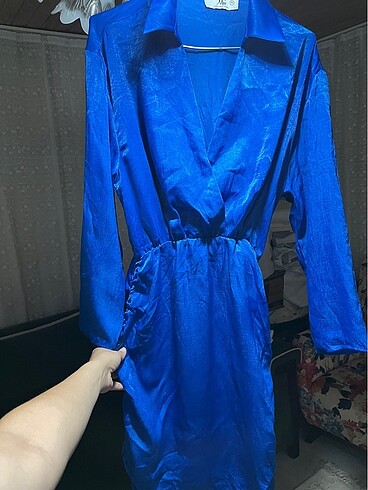 Saks mavi saten kısa elbise