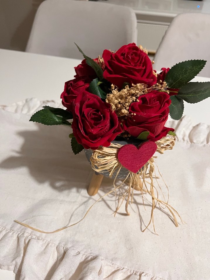 Kırmızı Güllü Gri Saksıda Dekoratif Çiçek - Görsel 2