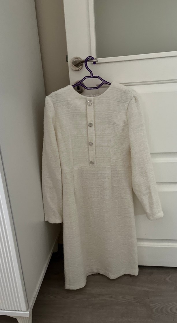 Düğmeli Beyaz tüvit elbise - Görsel 3