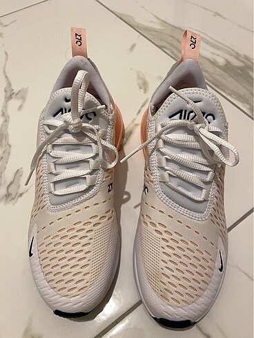 40 Beden beyaz Renk Nike air max 270