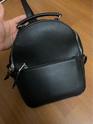 Stradivarius sırt çantası