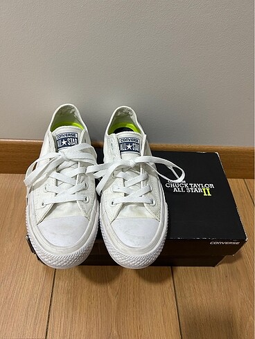Beyaz converse