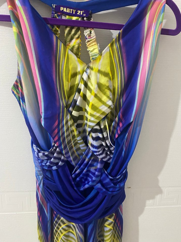 Renkli Pilili Uzun V Yaka Kolsuz Elbise - Görsel 2