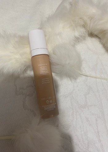 Fenty Beauty Açık Bej Fondöten - Görsel 3