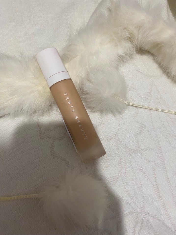 Fenty Beauty Açık Bej Fondöten - Görsel 2