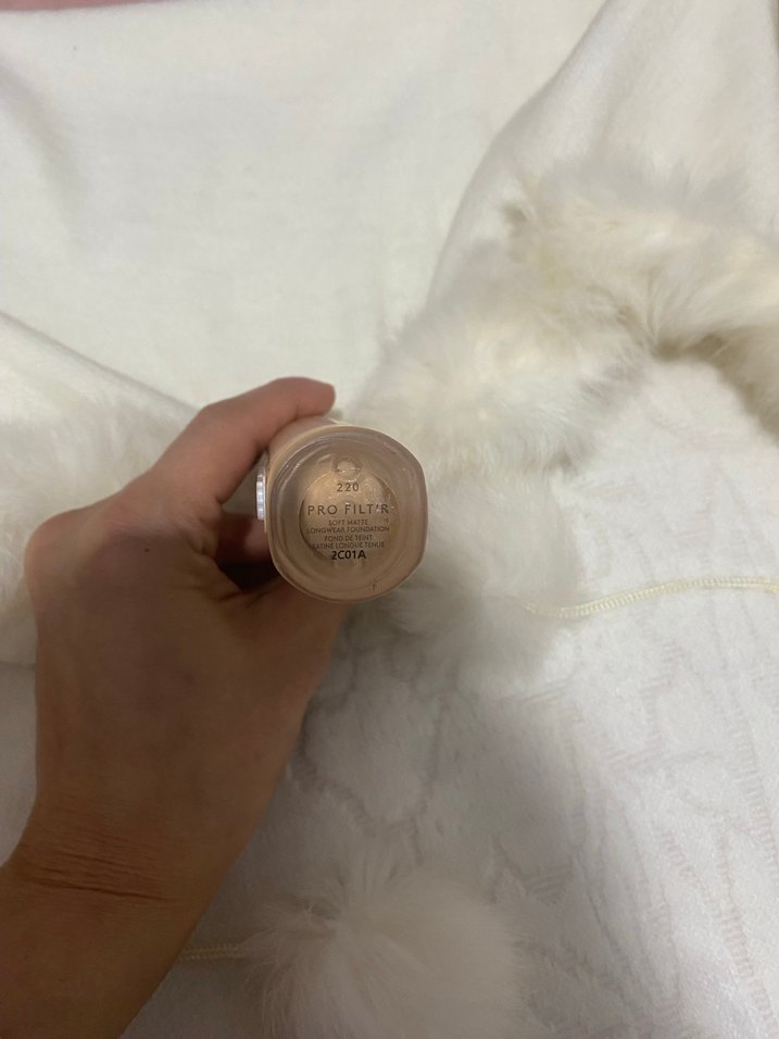 Fenty Beauty Açık Bej Fondöten - Görsel 4