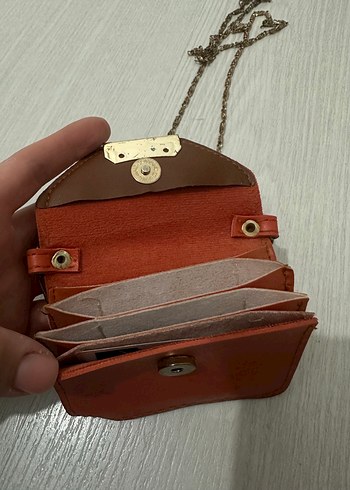 Kırmızı Deri Zincir Detaylı Kadın kartlık - Görsel 2