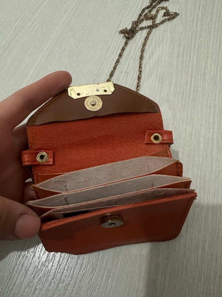 Kırmızı Deri Zincir Detaylı Kadın kartlık - Görsel 2