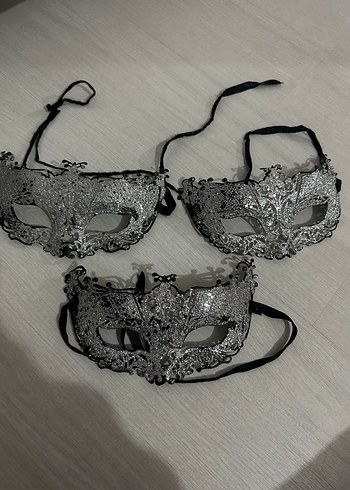 Siyah ve Gümüş Renkli Kadın Maskesi - Görsel 2