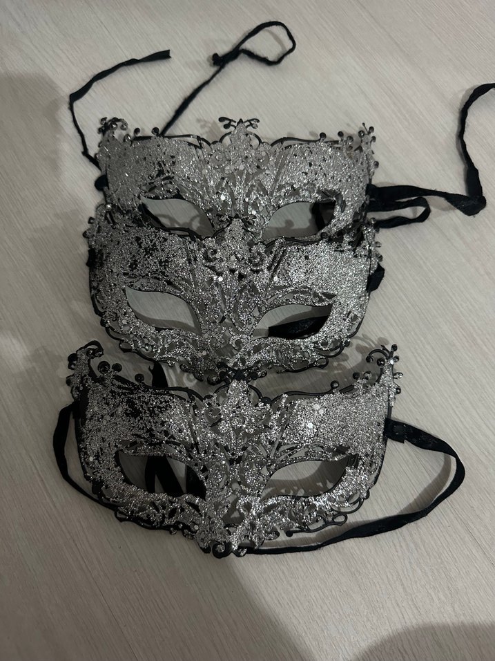 Siyah ve Gümüş Renkli Kadın Maskesi - Görsel 4