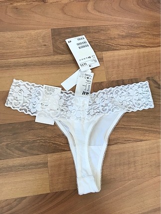 H&M string