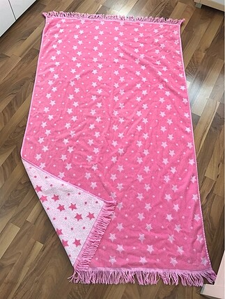 Pembe plaj havlusu