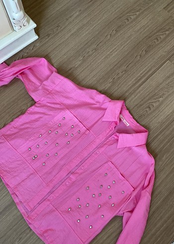 2K Düğmeli Pembe Nakışlı Keten Gömlek