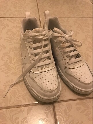 beyaz nike