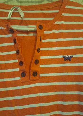 Düğmeli V Yakalı Kısa Kollu kırmızı Çizgili Tişört - Görsel 3