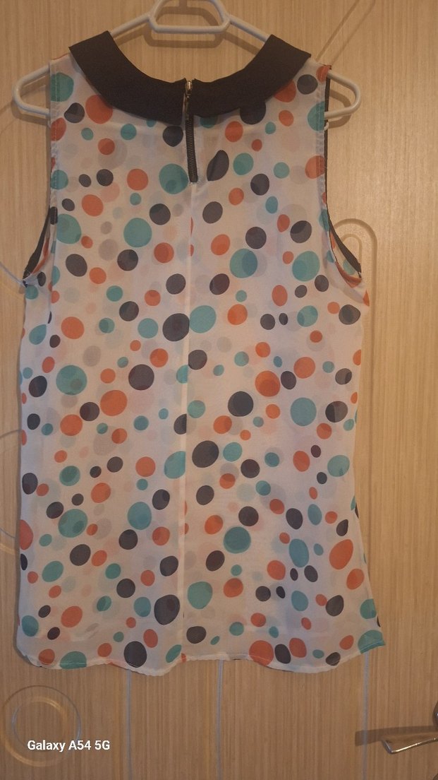 Renkli Puantiyeli Kolsuz Bluz - Görsel 2