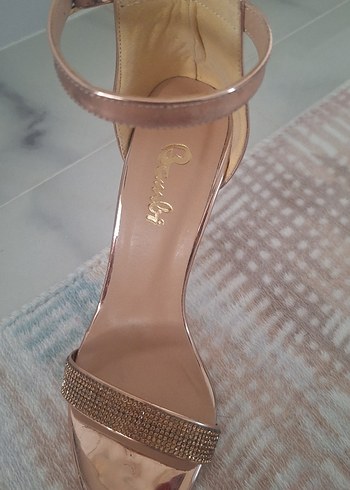 Altın Renkli Yılan Derisi Desenli Stiletto - Görsel 5