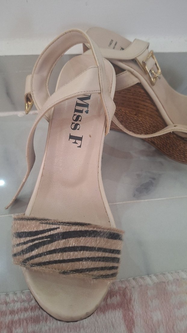 Bej Zebra Desenli Kadın Dolgu Topuk Ayakkabı - Görsel 4