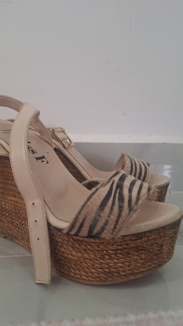 Bej Zebra Desenli Kadın Dolgu Topuk Ayakkabı - Görsel 2