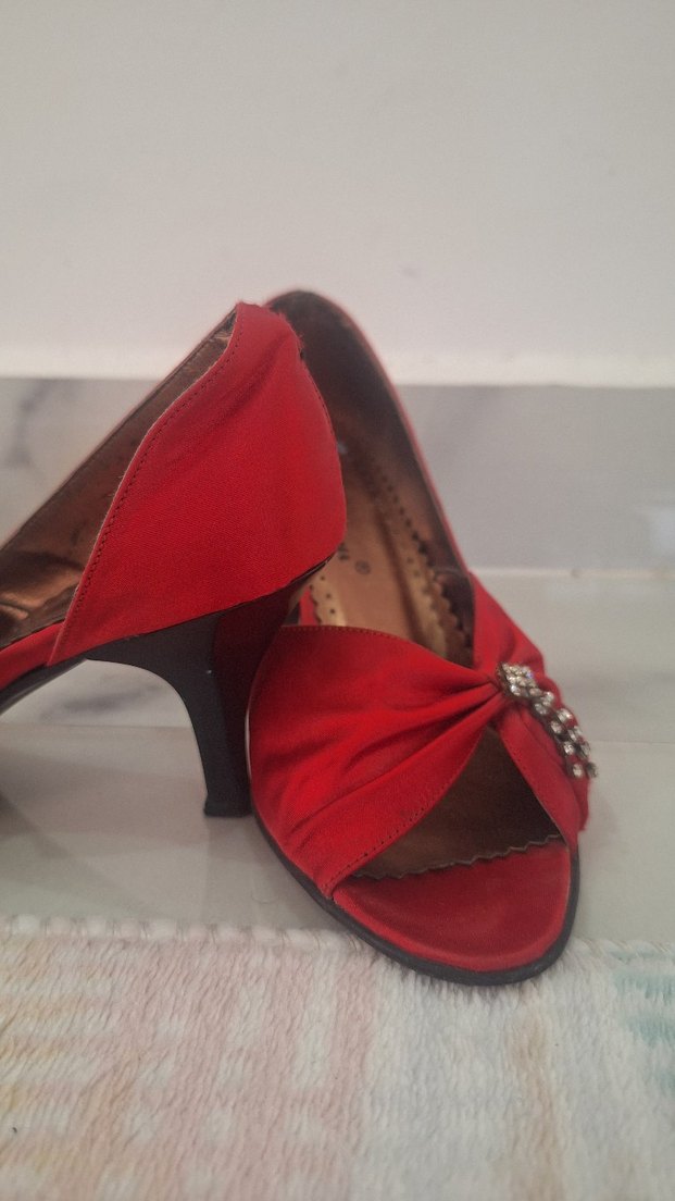 Kırmızı Tokalı Kadın Abiye Ayakkabı - Görsel 3