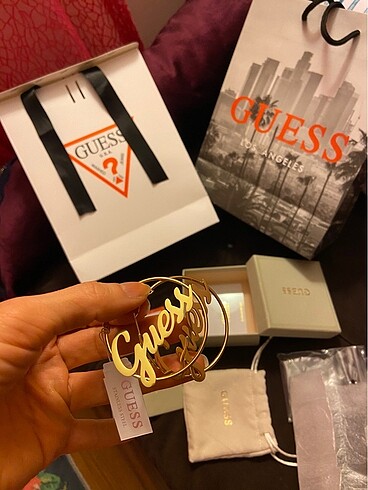 GUESS KÜPE