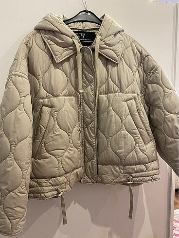 stradivarius kapitone mont