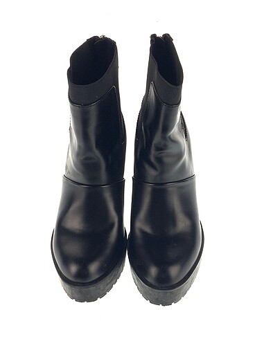 36 Beden Stradivarius Bot %70 İndirimli.