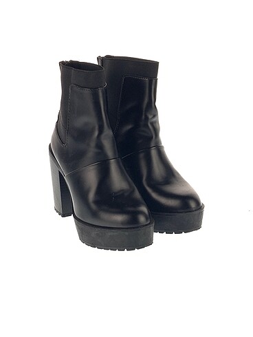 Stradivarius Stradivarius Bot %70 İndirimli.