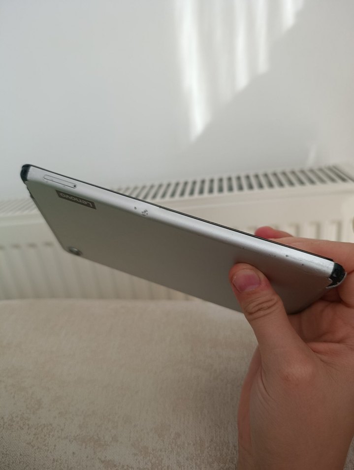 Gri Beyaz Lenovo tablet - Görsel 2