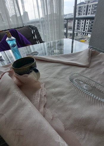 Kadın Parfümü Mavi Şişede görselde olduğu gibi fakat kapağı kırı - Görsel 3