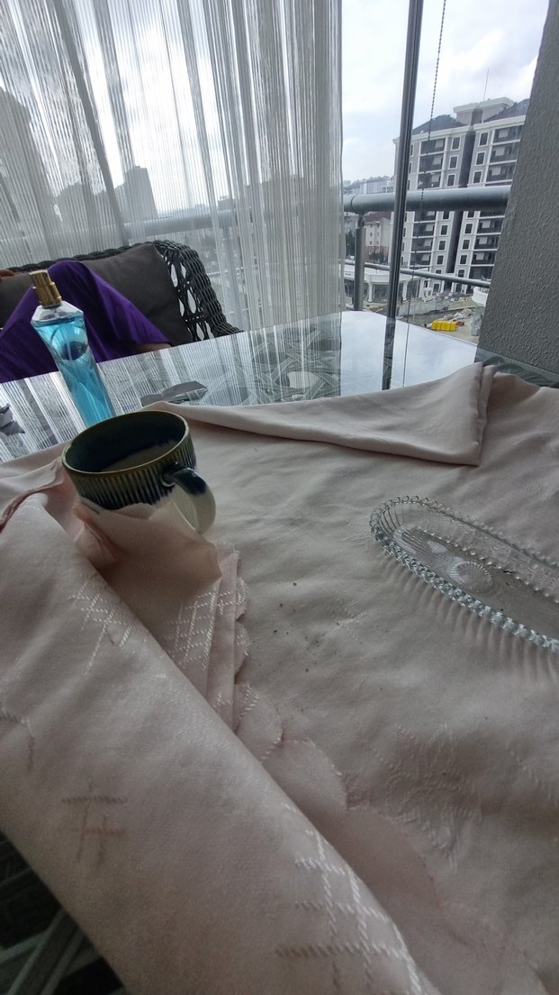 Kadın Parfümü Mavi Şişede görselde olduğu gibi fakat kapağı kırı - Görsel 3