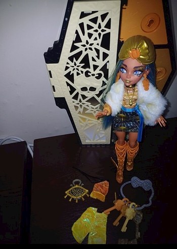Monster high cleo ve clawdeen kaldi sadece Adet fiyati 1895