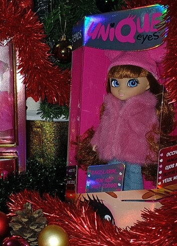 Barbie Uniqe eyes 